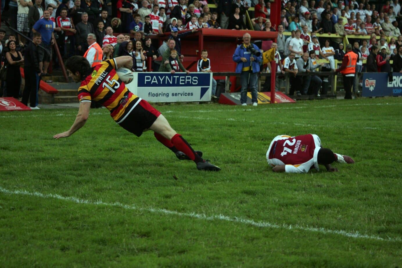 2010 - Batley v Dewsbury - Rams Bryn Powell takes out Campbell and scores